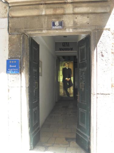 Private Apartments In Diocletians Palace, Split (photo 10)