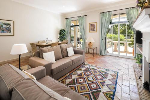 Shared lounge/TV area, Sera - Luxury 3 bedroom apartment with pool, golf,beach in Ludo