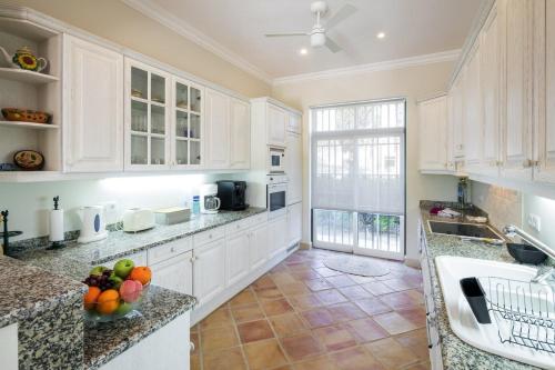 Kitchen, Sera - Luxury 3 bedroom apartment with pool, golf,beach in Ludo