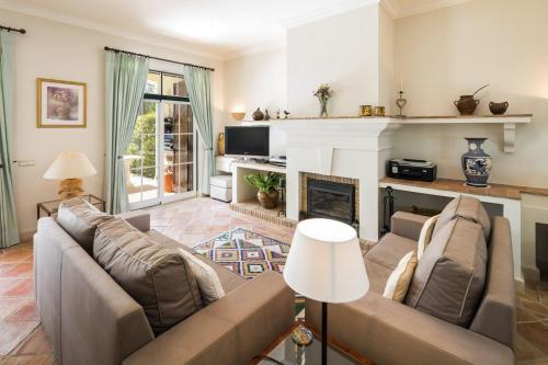 Shared lounge/TV area, Sera - Luxury 3 bedroom apartment with pool, golf,beach in Ludo