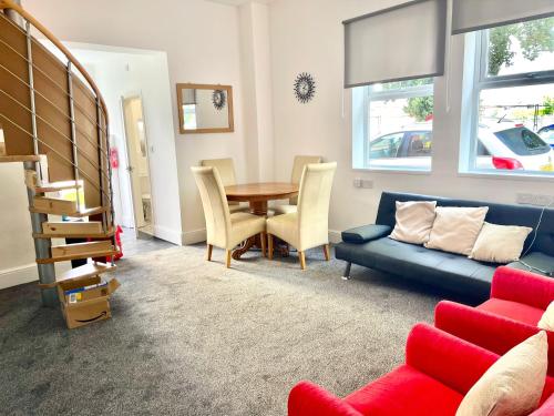 Humber Maisonette Airy, Modern & Chic! - Apartment - Goole