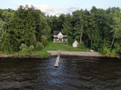 Luxury Lakefront Cottage Memphremagog on Newport Bike Path