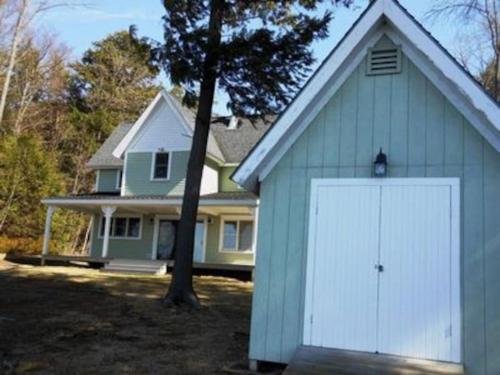 Luxury Lakefront Cottage Memphremagog on Newport Bike Path