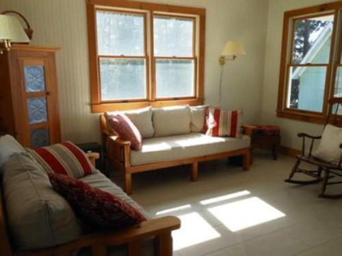 Luxury Lakefront Cottage Memphremagog on Newport Bike Path