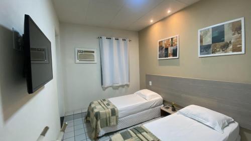 2 twin beds