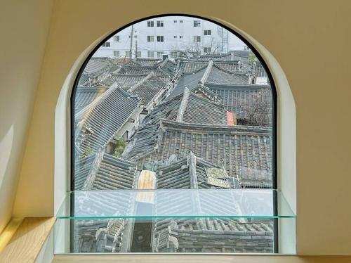 Exclusive suite with great view & 3-min metro - Фото 1