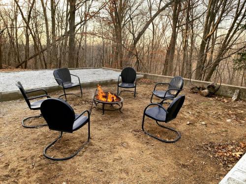 สภาพแวดล้อมโดยรอบ, Finn's Hideaway -Modern family river home in คีโอคุก (IA)