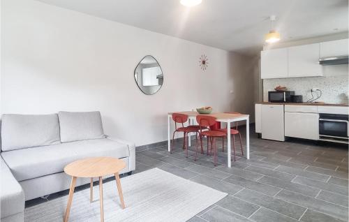 1 Bedroom Beautiful Apartment In Mortagne-sur-gironde - Location saisonnière - Mortagne-sur-Gironde