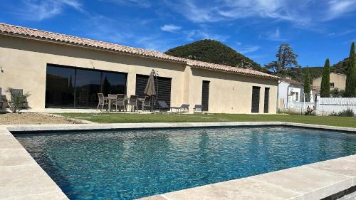 Magnifique Villa Neuve avec piscine - Accommodation - Séguret