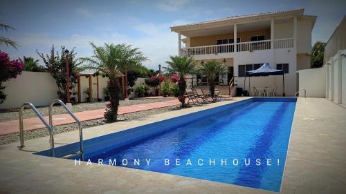 Casa deluxe con piscina y salida directa a la playa en general villamil playas ecuador