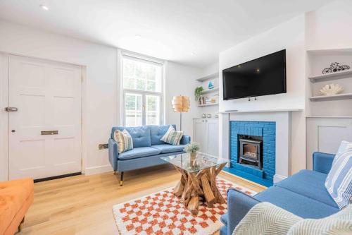 The Lymington Sailor's Cottage in Lymington Town