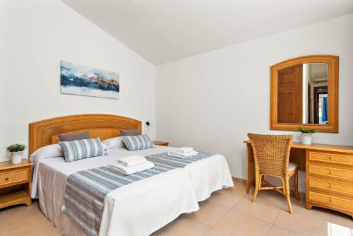 Villas Cala Galdana - image 11