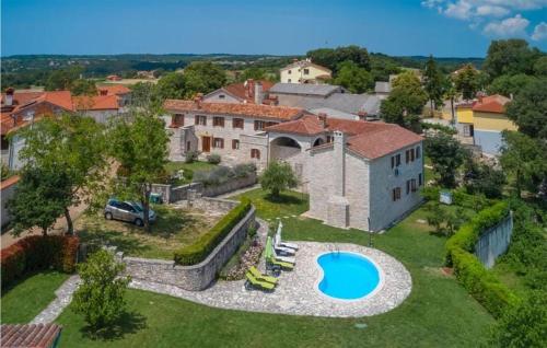 Cozy Apartment In Pazin With Kitchen