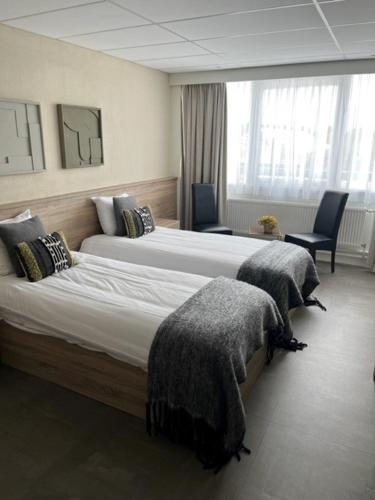 2 twin beds