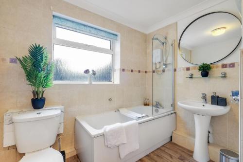 Bourne Court Attractive 1 bedroom Apt by MDPS - image 12
