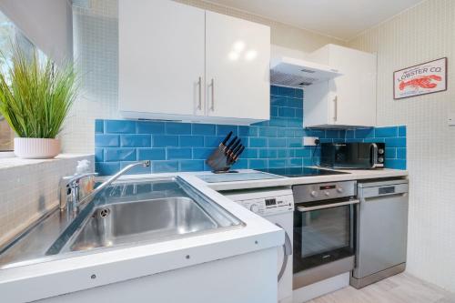 Bourne Court Attractive 1 bedroom Apt by MDPS - image 13