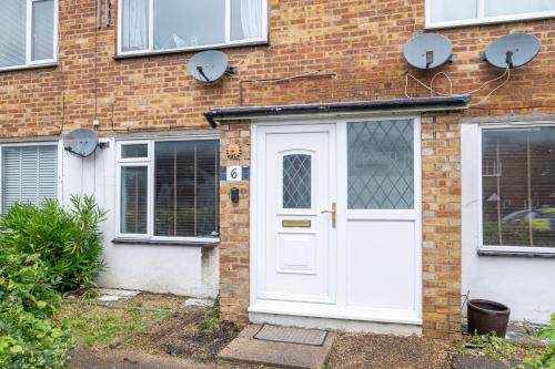 Bourne Court Attractive 1 bedroom Apt by MDPS