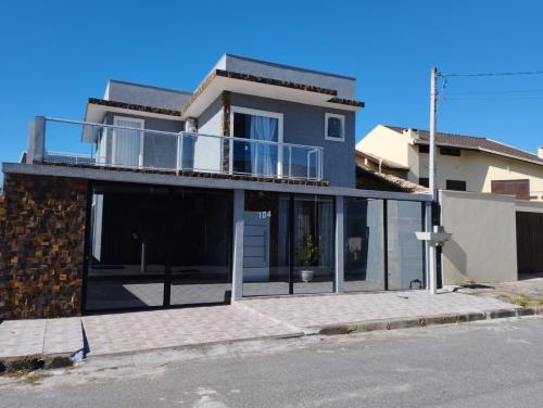 Sobrado com 3 quartos piscina 100m mar em matinhos