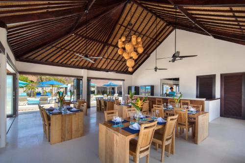 Restaurant, Mocean Beach Resort in Kuang