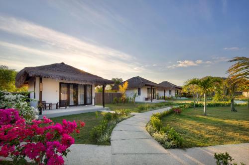 Exterior view, Mocean Beach Resort in Kuang