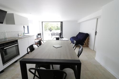 Logement cosy avec piscine partagée dans le bourg