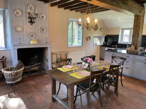 maison de charme à 1h 30 de Paris (maison de charme a 1h 30 de Paris) in Illiers-Combray