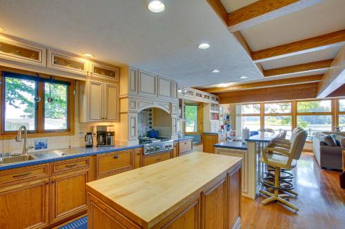 Lakefront Cadillac Retreat with Sauna and Boating! in Cadillac, USA