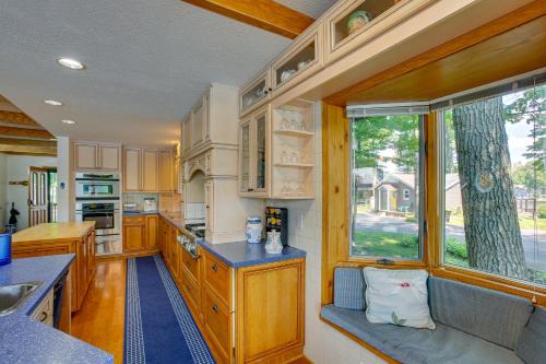 Lakefront Cadillac Retreat with Sauna and Boating! in Cadillac, USA