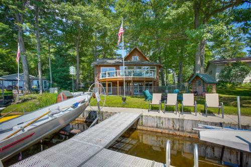 Lakefront Cadillac Retreat with Sauna and Boating! in Cadillac, USA