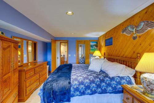 Sauna and Fireplaces! Lakefront Cadillac Retreat in Cadillac (MI)