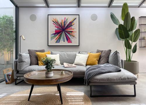Luxury Urban Oasis with Garden and Private Studio, Londres