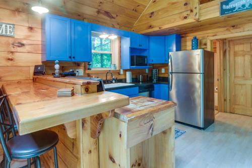 Updated Luray Cabin Near Dwtn and Shenandoah River! - image 6