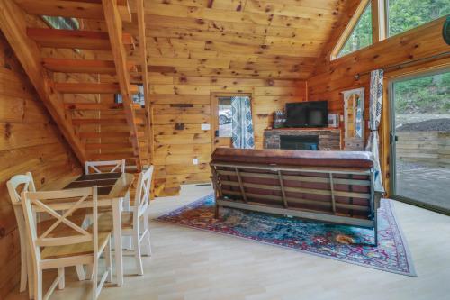 Updated Luray Cabin Near Dwtn and Shenandoah River! - image 9