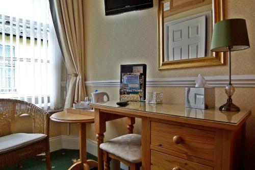 Standard Double Room image 2