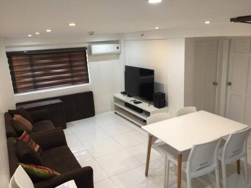 Renovated 2br 2tb Wifi/Netflix very near Mall QC, Manila