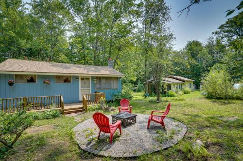 Cozy Becket Cottage Escape with Lake Access! in Becket, USA