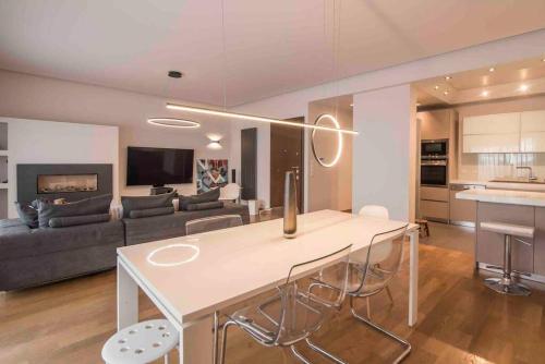 Luxury Living Apartment, Atény