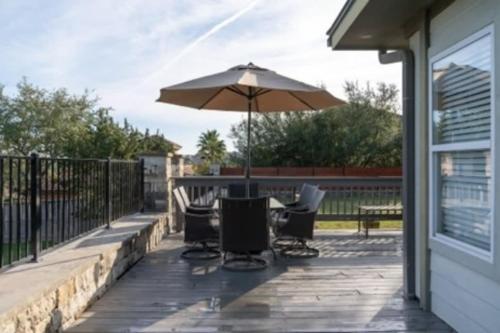 Brand New Lake Travis Estate - Awesome Pool in Lakeway (TX)