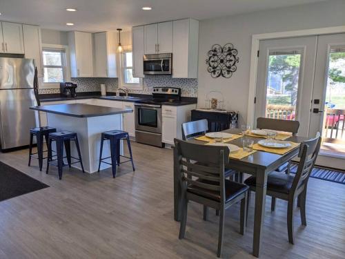 Renovated 2bed-1bath home, Lake WI, Ferry, Devil's Lake!