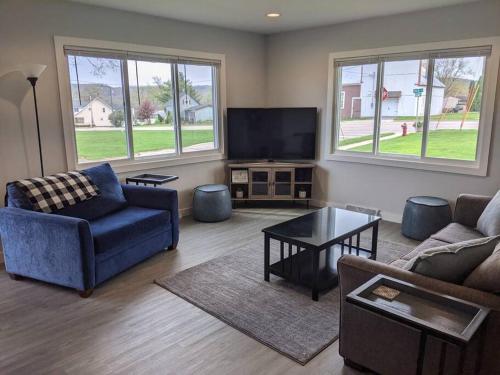 Renovated 2bed-1bath home, Lake WI, Ferry, Devils Lake! in Merrimac, USA