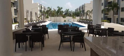 Excellent 2 bedroom condo with pool!