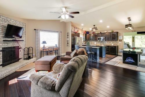 Lakefront Haven Near Oaklawn and Casino Resort! in Hot Springs, USA