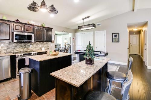 Lakefront Haven Near Oaklawn and Casino Resort! in Hot Springs, USA