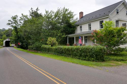 Historic Erwinna Vacation Home Near Delaware River