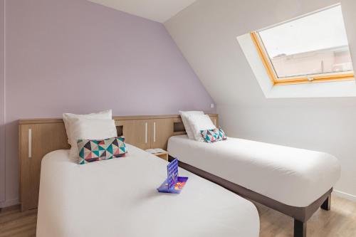 2 bedrooms, 4 beds