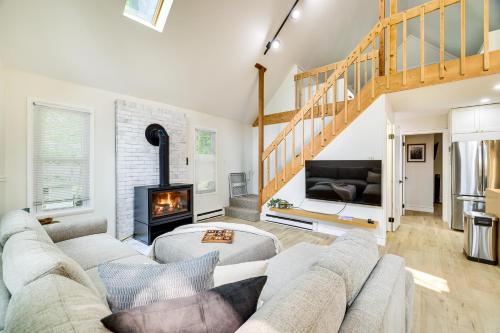Poconos Retreat with Game Room, Lake and Pool Access! in Pocono Lake, USA