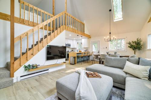 Poconos Retreat with Game Room, Lake and Pool Access! in Pocono Lake, USA