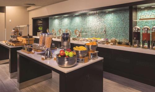 DoubleTree by Hilton Austin Northwest - Arboretum - image 10