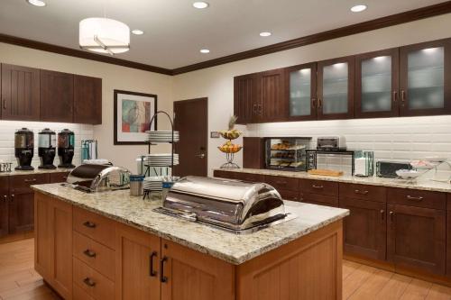 Homewood Suites by Hilton Kalamazoo-Portage - image 11