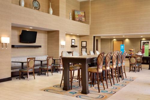 Hampton Inn & Suites Birmingham Airport Area